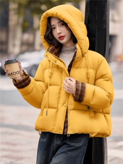 《爆2025冬季新款短款连帽羽绒服宽松休闲不挑身材百搭时尚》，女装羽绒服，欧米莱