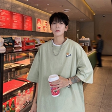 奶绿色