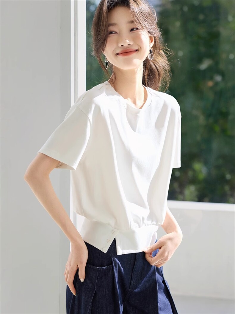 休闲百搭设计感下摆开叉装饰扣短袖T恤2025夏季新款T恤女,女装T恤,梦白服饰厂