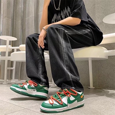 黑色