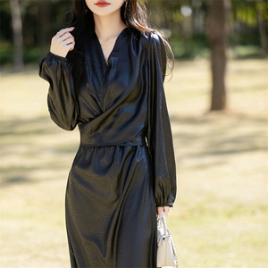 V领高腰显瘦法式设计感连衣裙女2025春季新高级感系带气质中长裙图片