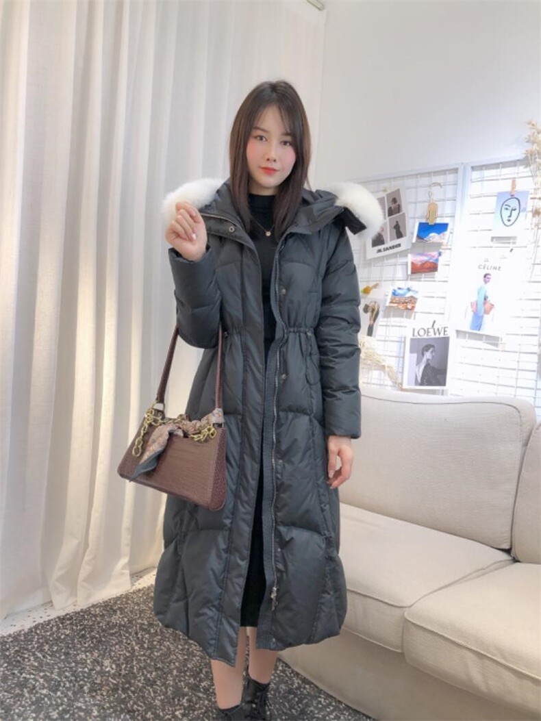 DINOBIENS/冬季显瘦超大毛领羽绒服，女装羽绒服，迪诺比亚