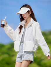 现货2026夏季新款休闲韩版宽松轻薄遮阳连帽（帽子可收纳）短外套，女装防晒衣，靓衣阁