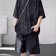 黑色