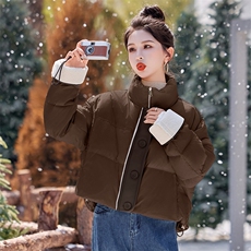 2024年冬季时尚潮流，女装羽绒服，依曼迪