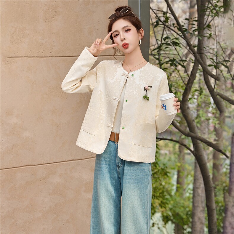 现货。。2026春季提花带里布guo风圆领长袖外套新中式单排扣,女装短外套,依万里