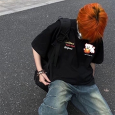 黑色