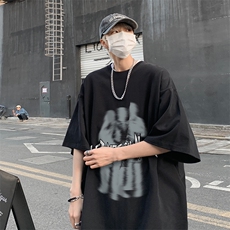 黑色