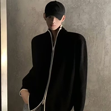 黑色
