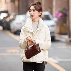 红色短款轻薄羽绒服女2024新款冬季爆款时尚小个子保暖白鸭绒外套，女装羽绒服，琦鑫阁（原依鑫阁）