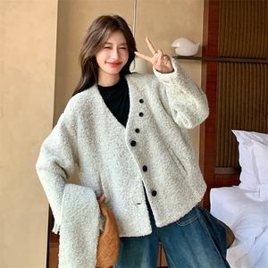 韩系浅灰色配围巾v领毛呢外套女秋冬2025新款设计减龄时髦厚大衣图片