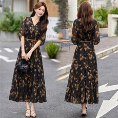 2026年夏季时尚潮流气质V领印花修身连衣裙，女装连衣裙，江南富贵女