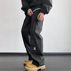 黑色