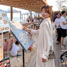 米白色