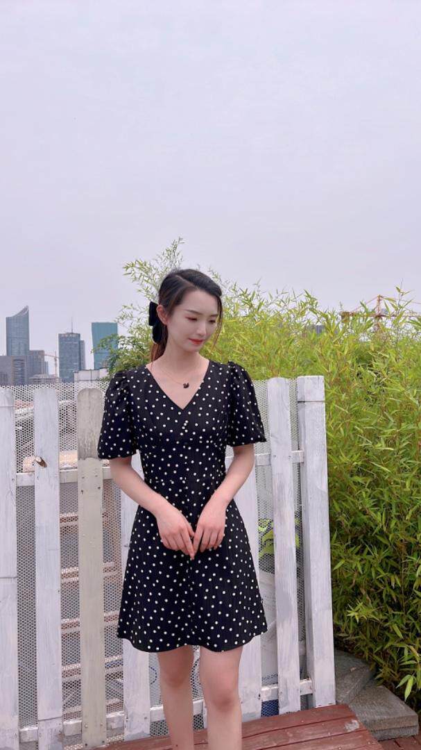 夏季点点连衣裙，女装连衣裙，雨恋依香(1F)