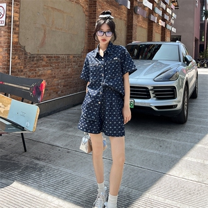 深蓝色牛仔印花套装女小个子2025夏季新款时尚炸街衬衫短裤两件套图片