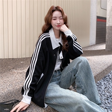 美式复古黑色短款棒球服外套女春秋新款超火好看小众高级夹克上衣，女装短外套，2C050