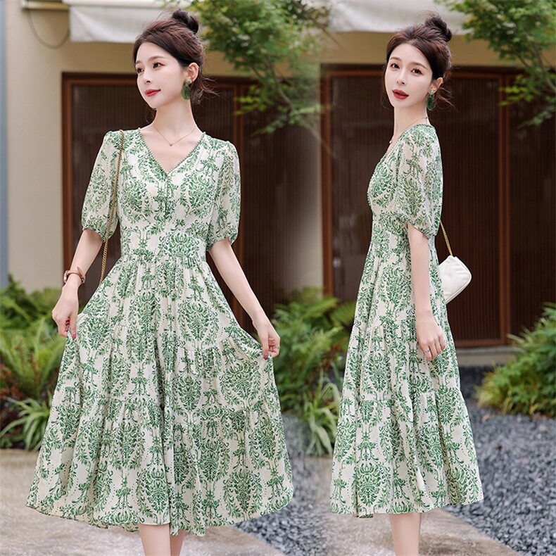 绿色中袖雪纺碎花连衣裙女夏季2025新款v领收腰气质显瘦a字裙子女，女装连衣裙，难舍钰依