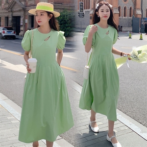 鹿与飞鸟法式显瘦赫本风小黑裙度假连衣裙高级感气质黑色长裙4308图片