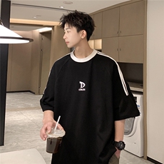 黑色