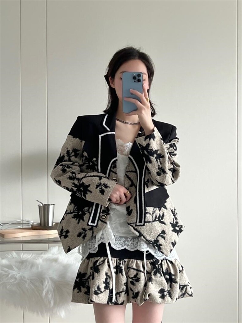 富士山下套装满满的复古小风潮，女装职业装，Queena PHoebe