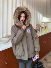 工装风大毛领羽绒服女短款2025冬季新款时尚加厚派克服军绿色外套，女装羽绒服，艾米莉亚