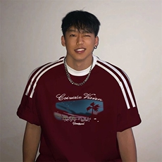 酒红色