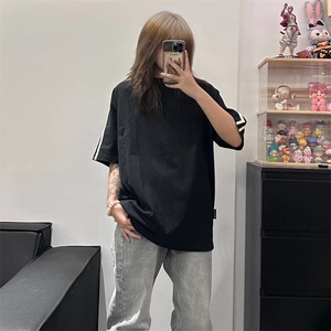 抖音得物高品质二开240克宽松纯棉美式潮牌三条杠织带短袖T恤图片