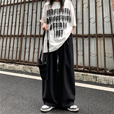 黑色
