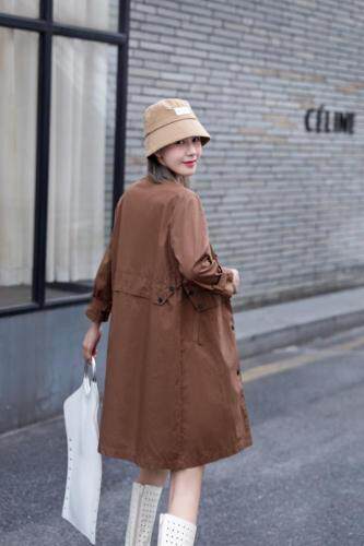 腰间扣子韩版风衣，女装风衣，美惠百合