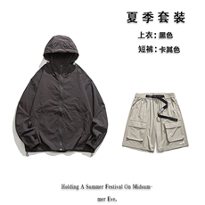 黑衣卡其裤