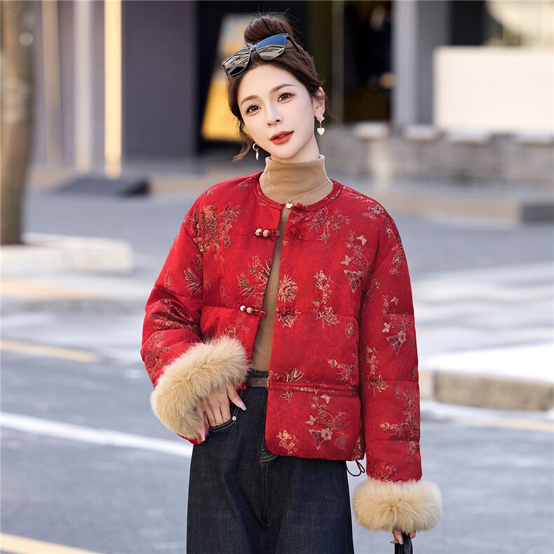 现货。现货。2025年冬季短款真狐狸毛羽绒服,女装羽绒服,艾仟回(原伊仟回)