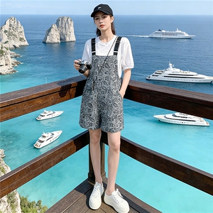 女夏季新款时尚运动休闲套装宽松显瘦减龄圆领上衣背带短裤两件套图片