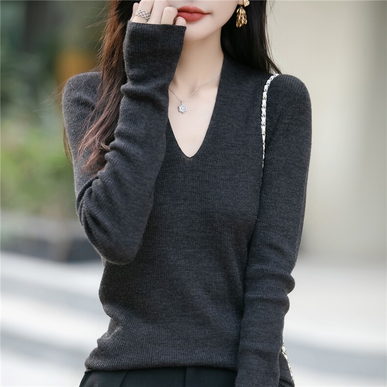 法式简约针织打底衫深V领毛衣女25新款内搭修身显瘦长袖保暖毛衫图片