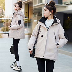 户外冲锋衣羽绒棉服女2025冬新款宽松休闲工装连帽保暖派克服外套，女装羽绒服，艾瑞儿