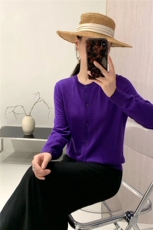 新款纯色圆领单排扣针织开衫时尚休闲风，女装针织衫/毛衣，优麦羊绒（原洪叶羊绒）