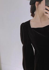 钉珠丝绒短裙图片