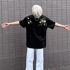 黑色