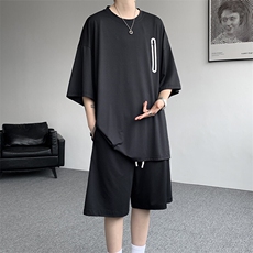 黑色