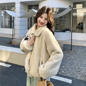 杏色奶fufu软糯羊羔毛短外套女2026冬新款90白鸭绒暖加厚皮毛一体图片