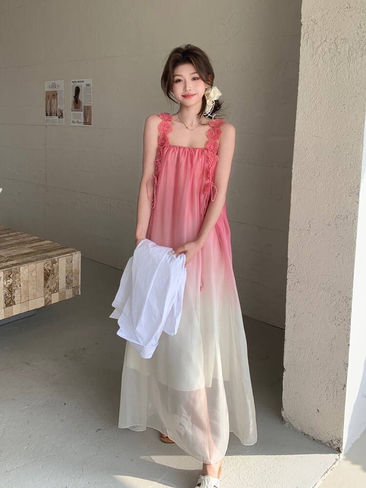 夏季新款海边度假超好看氛围感显瘦超仙连衣裙2025粉色渐变吊带裙,女装连衣裙,含赞