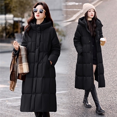 现货2025冬季新款肌理感白鸭绒羽绒服女设计感时尚连帽加厚外套，女装羽绒服，卡杰菲