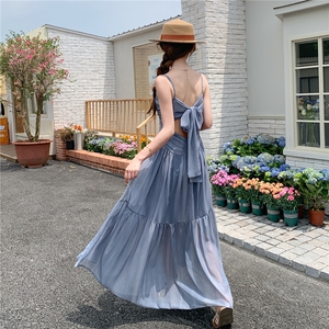 蓝色法式吊带裙女2025年夏季新款性感V领气质休闲显瘦海边连衣裙图片