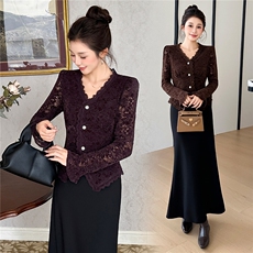 现货2025法式勾花V领植绒蕾丝双层时尚百搭显瘦洋气上衣，女装蕾丝衫/雪纺衫，时尚俏佳人