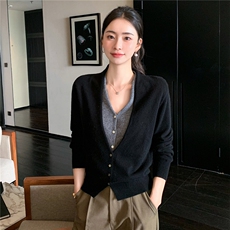 2025秋冬百搭时尚假两件深v领长袖针织衫，女装羊绒衫，玛卡隆羊绒