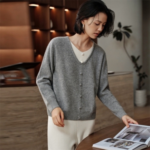 2025秋冬新款女羊绒衫100%纯山羊绒假两件厚款套衫V领简约羊绒衫图片