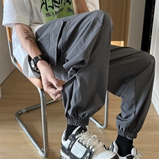 深灰色