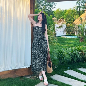 松弛感穿搭开衫配碎花吊带连衣裙女夏超火绝美度假风雪纺长裙套装图片