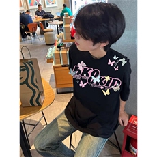 黑色
