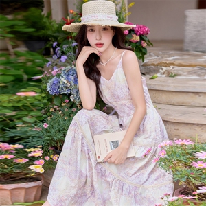 波西米亚连衣裙女2025新款夏季巨好看的气质显瘦绣花吊带长裙子图片